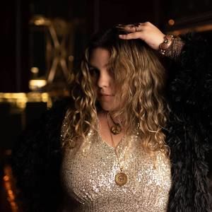 Meet your Posher, Lacy